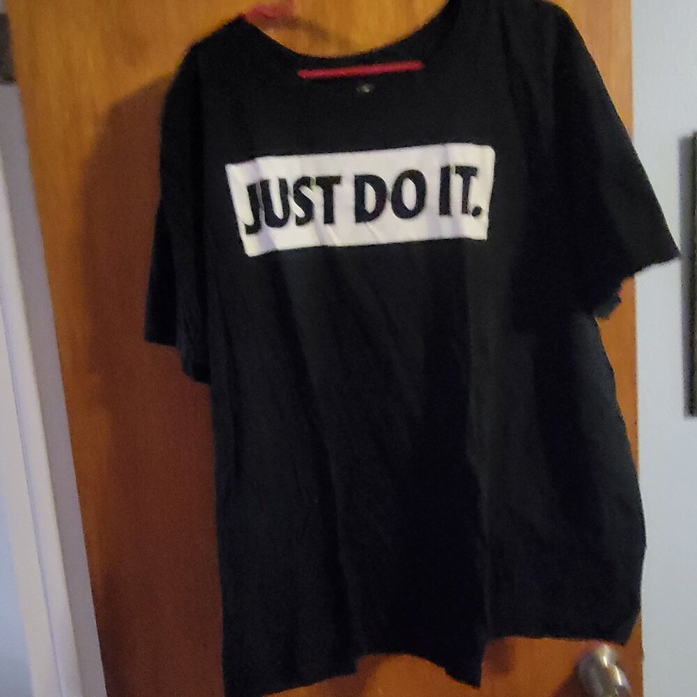 Nike Men's shirt